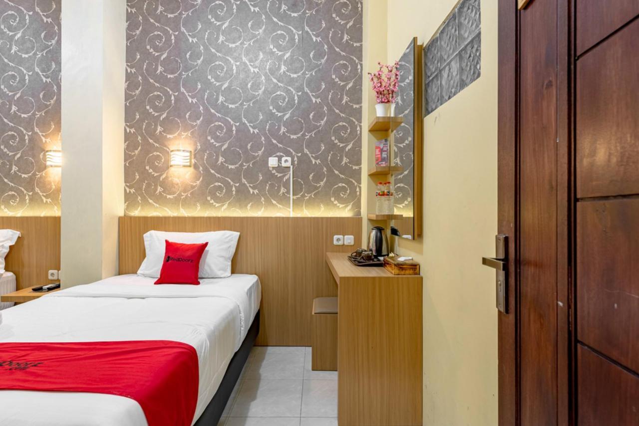 Reddoorz Near Dino Park Hotel Маланг Екстериор снимка