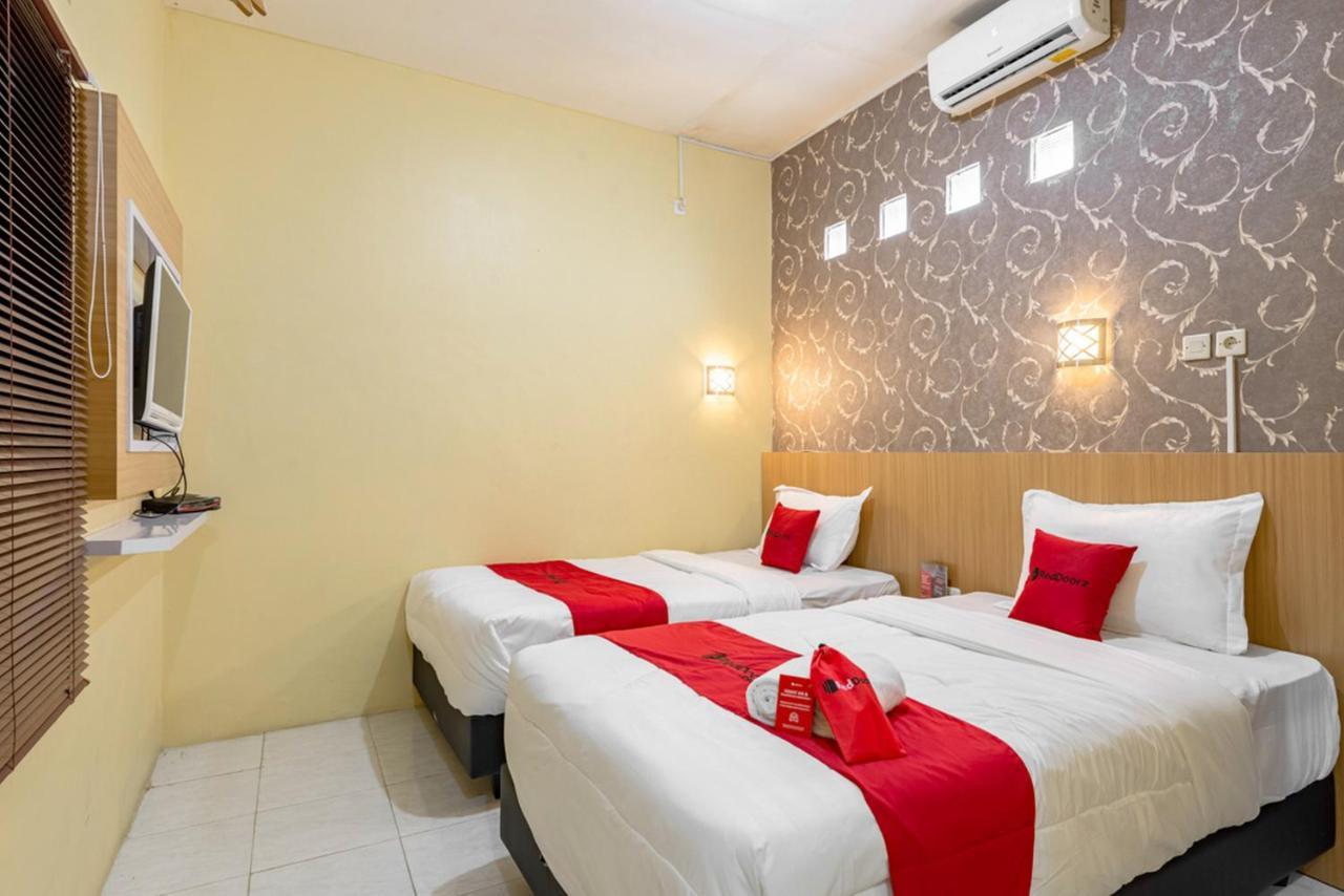 Reddoorz Near Dino Park Hotel Маланг Екстериор снимка